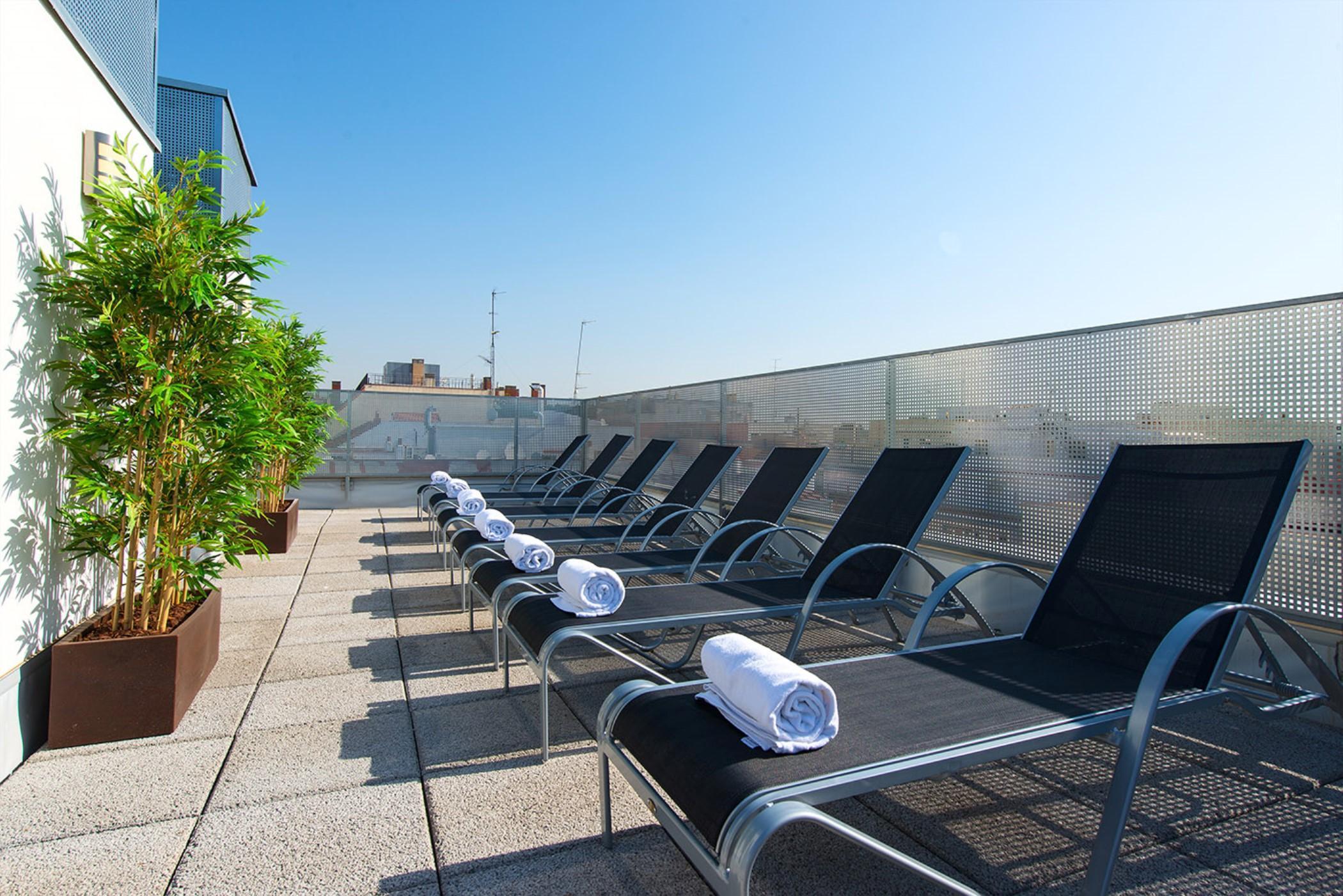 Hotel Neomagna Madrid Exterior foto
